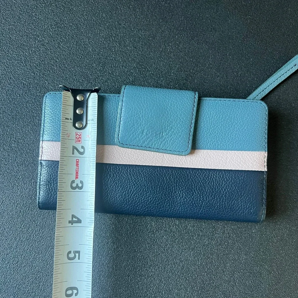 Fossil Logan Blue Colorblock Leather Bifold Wallet Clutch ID Coins Compartment